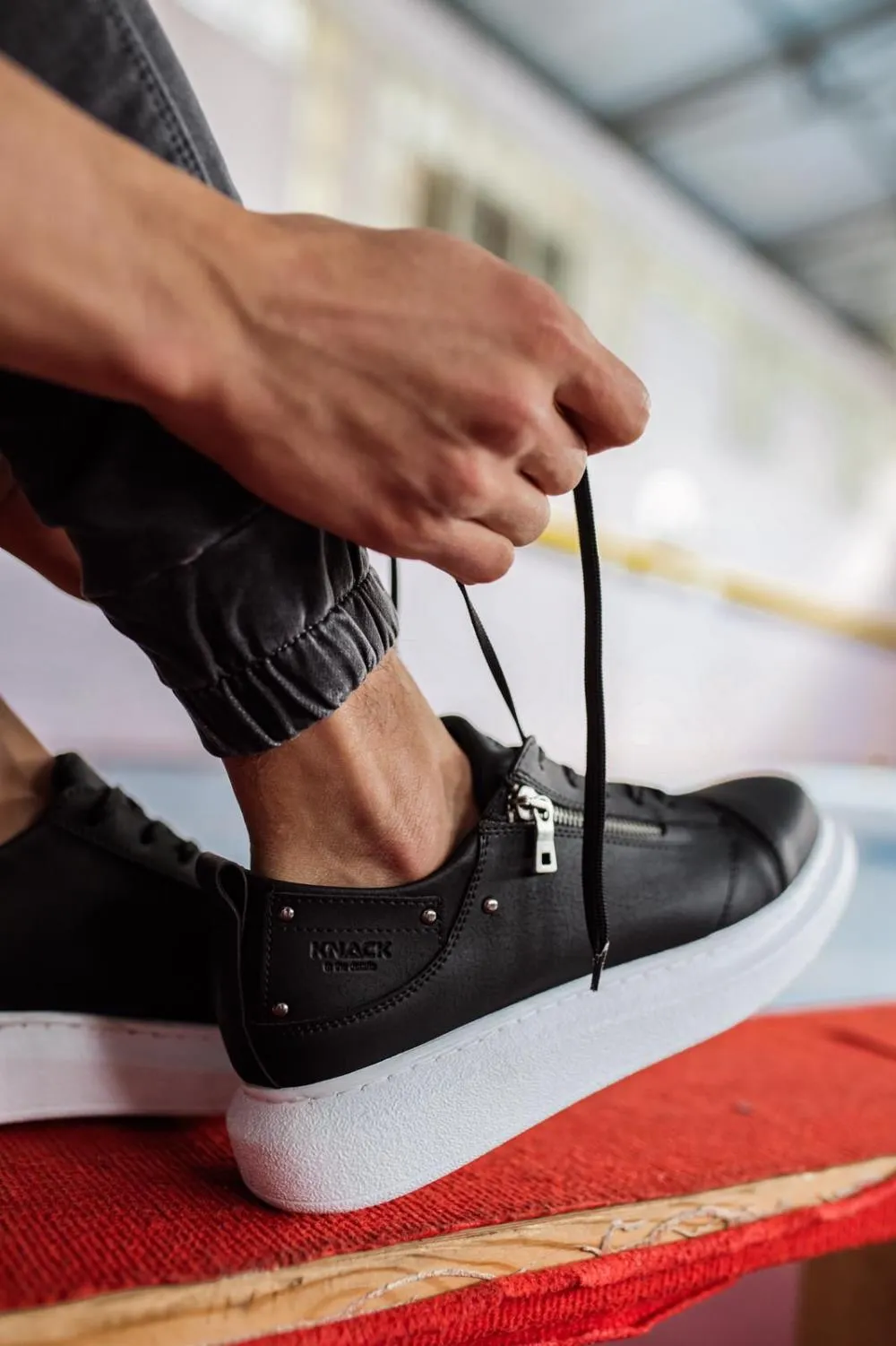 High Base Daily Sneaker Shoes 555 Black White