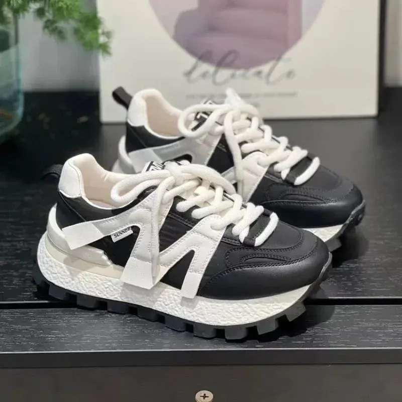 Supportive and fashionable orthopedic summer footwear