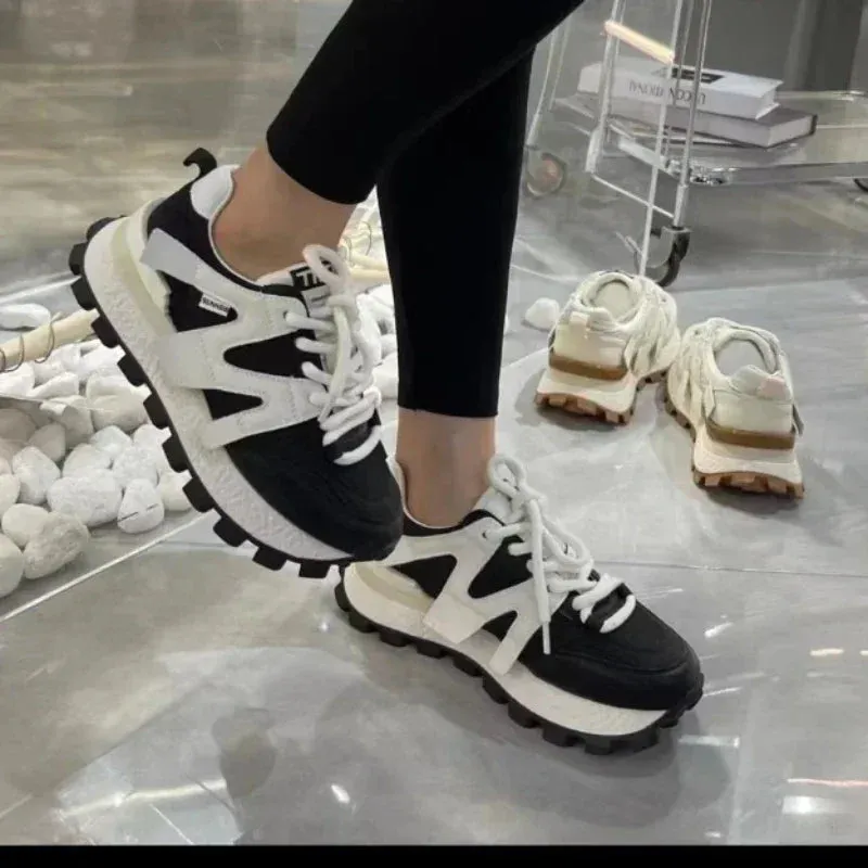 Supportive and fashionable orthopedic summer footwear