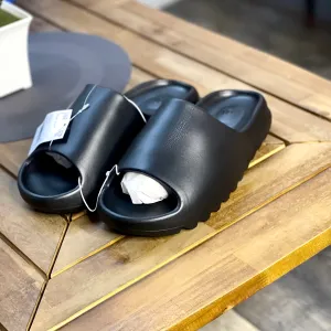 Yeezy Slide - 'Onyx'